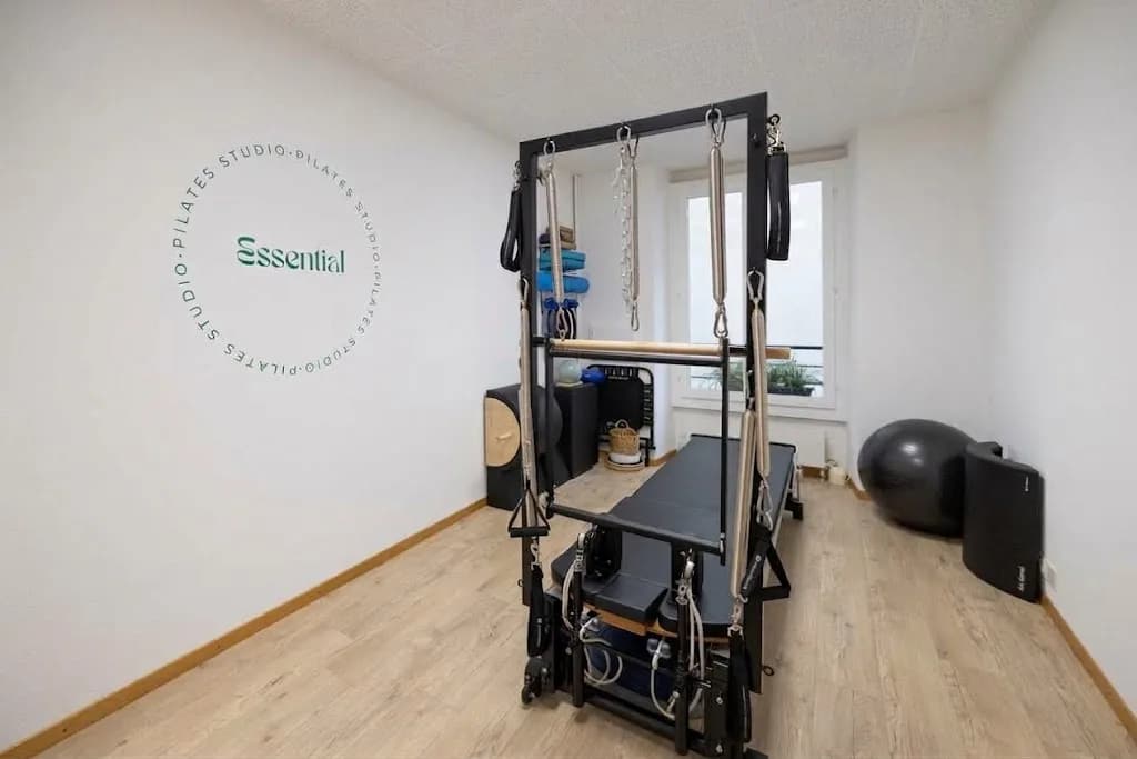 Le studio Essential Pilates équipé d’un Cadillac / Tower et d’un reformer